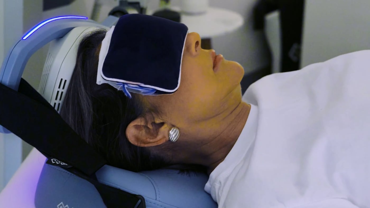 Patient receiving an EXOMIND treatment